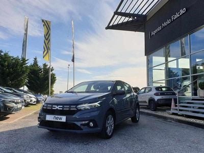 Cinzento Usado 2024 Dacia Sandero Citadino | € 15.950 (Preço justo)