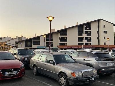 Usado 1991 Mercedes E250 Sedan | € 1.000