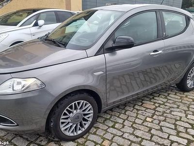 Usado Lancia Ypsilon S 69 HP (50 kW) 2012 Cinza Citadino