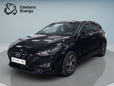 Usado Hyundai i30 Style 120 HP (88 kW) 2023 Phantom black (metalizada)