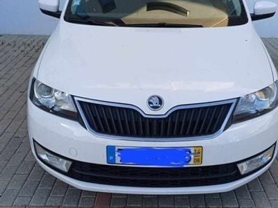 Branco Usado 2014 Skoda Rapid Citadino | € 7.500