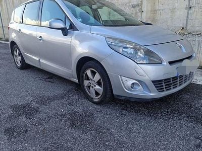 Usado 2010 Renault Scénic III Sedan | € 4.900 (Bom preço)