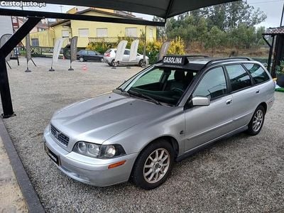Cinza Usado 2003 Volvo V40 Carrinha | € 2.250