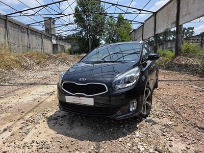 Cinzento Usado 2014 Kia Carens Monovolume | € 13.750 (Preço elevado)