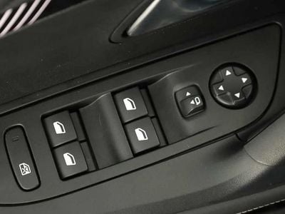 Azul Usado 2024 Peugeot 2008 SUV | € 22.499 (Preço justo)