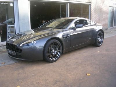 Aston Martin V8