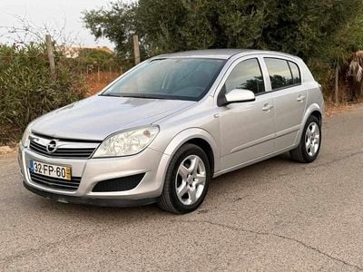 Usado Opel Astra Edition 90 HP (66 kW) 2008 Cinzento Citadino