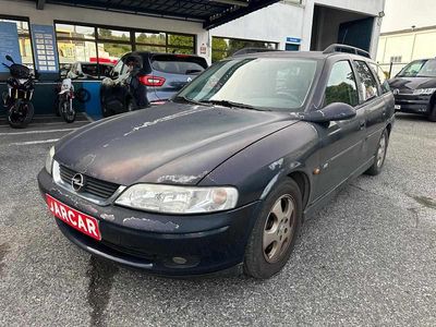 Usado Opel Vectra 100 HP (73 kW) 1999 Azul Carrinha