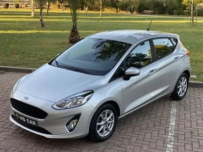Usado Ford Fiesta Business Edition 85 HP (62 kW) 2017 Cinza prata Citadino