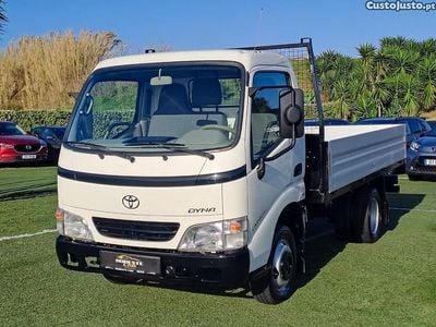 Usado Toyota Dyna 102 HP (75 kW) 2006 Branco Pickup
