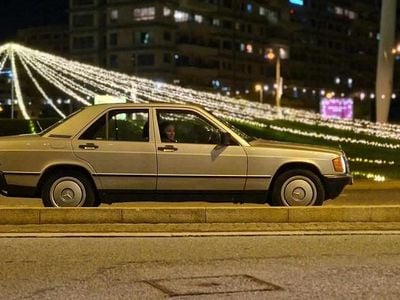 Cinzento Usado 1988 Mercedes 190 Sedan | € 5.500