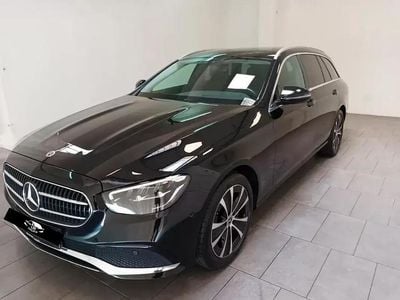 Usado Mercedes E300 Avantgarde 320 HP (235 kW) 2022 Cinzento Carrinha
