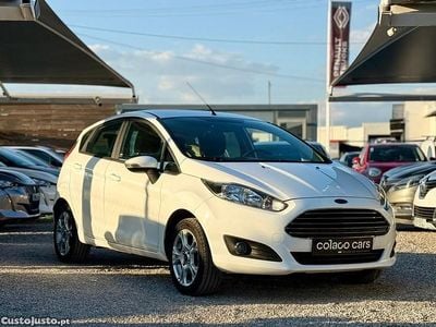 Branco Usado 2015 Ford Fiesta Titanium Citadino | € 10.900 (Preço justo)