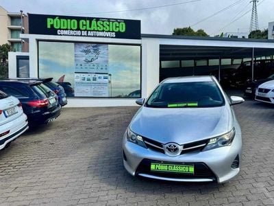 Usado Toyota Auris 90 HP (66 kW) 2013 Cinzento Citadino