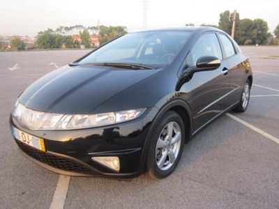 764504 nova hilux 2016 precos e fotos 8 600x600 Nova Hilux 2016 ... Honda Civic 1.4 Sport EC (83cv) (5p)