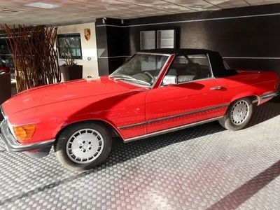 Usado Mercedes SL280 197 HP (144 kW) 1983 Vermelho Cabrios