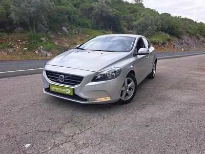 Cinzento Usado 2016 Volvo V40 | € 12.800 (Preço justo)