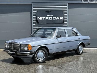 Usado Mercedes 300 88 HP (64 kW) 1980 Azul
