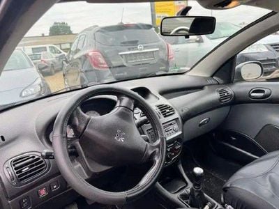 Usado 2004 Peugeot 206 CC Cabrios | € 2.200
