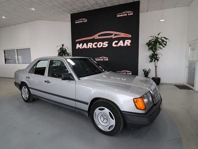 Cinza Usado 1995 Mercedes C200 Classic Sedan | € 4.900