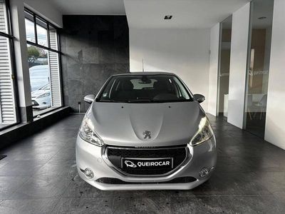 Cinza Usado 2013 Peugeot 208 Access Citadino | € 9.250 (Preço elevado)
