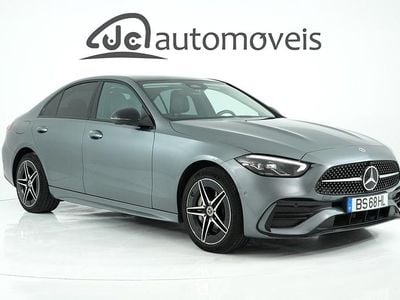 Cinza Usado 2025 Mercedes C300 AMG line Sedan | € 60.500 (Preço justo)