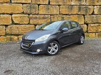 Cinza Usado 2015 Peugeot 208 Allure Citadino | € 9.900 (Preço justo)