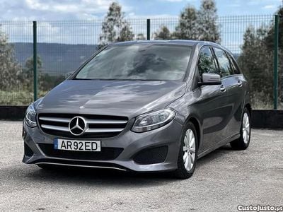 Cinza Usado 2017 Mercedes B180 Monovolume | € 16.500 (Preço justo)