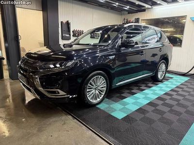 Usado Mitsubishi Outlander P-HEV Edition 230 HP (169 kW) 2020 Preto SUV