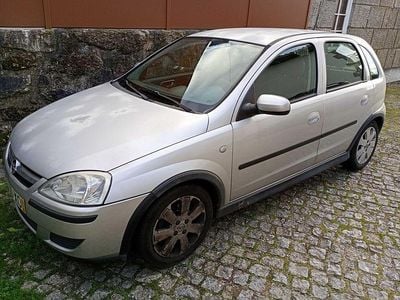 Usado 2004 Opel Corsa Sedan | € 1.500 (Bom preço)