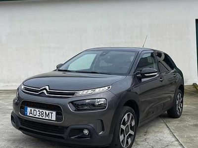 Usado Citroën C4 Cactus 102 HP (75 kW) 2020 Cinzento Citadino
