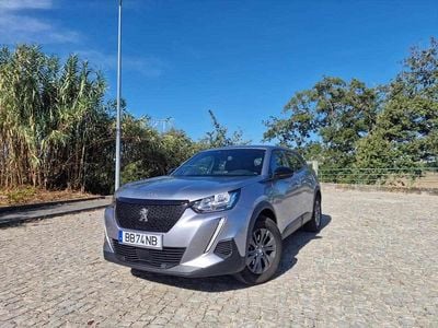 Usado Peugeot 2008 131 HP (96 kW) 2023 Cinzento SUV