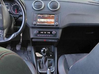 Cinzento Usado 2016 Seat Ibiza ST Carrinha | € 6.500