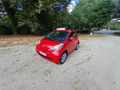 Usado Toyota iQ 68 HP (50 kW) 2012 Vermelho Citadino