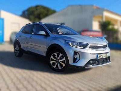 Cinzento Usado 2025 Kia Stonic SUV | € 17.990 (Preço justo)
