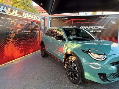 Azul Usado 2025 Fiat 600 La Prima SUV | € 25.900 (Preço justo)