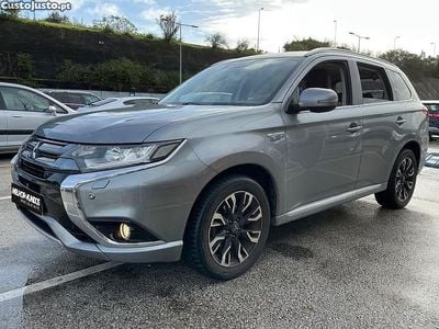 Usado Mitsubishi Outlander P-HEV Instyle 203 HP (149 kW) 2016 Cinza SUV