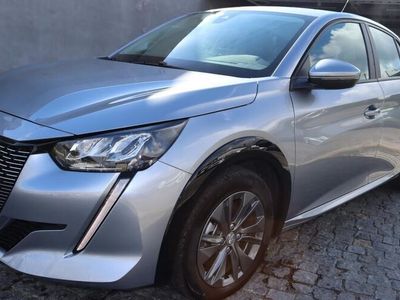 Usado Peugeot e-208 Active 100 kW (136 HP) 2022 Cinza Citadino