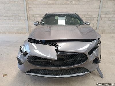 Cinza Usado 2023 Mercedes A250 | € 14.980