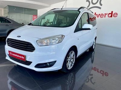 Usado Ford Courier 100 HP (73 kW) 2018 Branco Monovolume