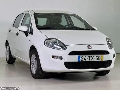 Branco Usado 2017 Fiat Punto Lounge Citadino | € 7.950 (Preço justo)