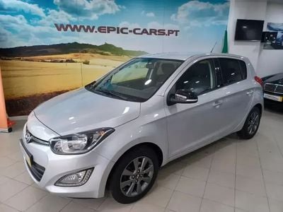 Usado Hyundai i20 Intro Edition 86 HP (63 kW) 2014 Cinzento Citadino