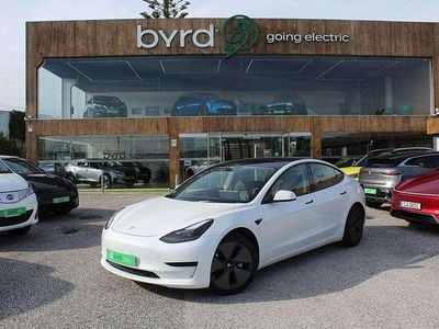 Branco Usado 2021 Tesla Model 3 Sedan | € 24.900 (Preço justo)