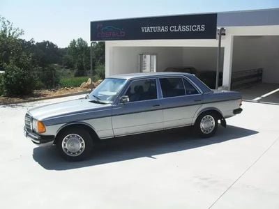 Azul Usado 1981 Mercedes 200 Sedan | € 8.450