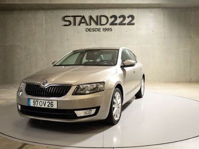 usado Skoda Octavia 1.6 TDi Elegance DSG