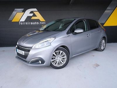 Usado Peugeot 208 Signature Sky 102 HP (75 kW) 2018 Cinza Citadino