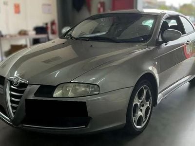 Usado Alfa Romeo GT 150 HP (110 kW) 2010 Cinzento Coupé