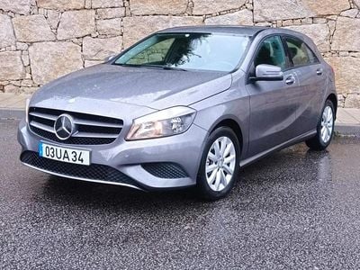 Usado Mercedes A180 Urban 109 HP (80 kW) 2013 Cinza escuro Citadino