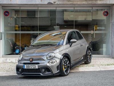 Usado Abarth 695 180 HP (132 kW) 2023 Cinzento Citadino