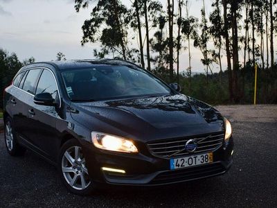 Usado Volvo V60 Momentum 115 HP (84 kW) 2014 Carrinha